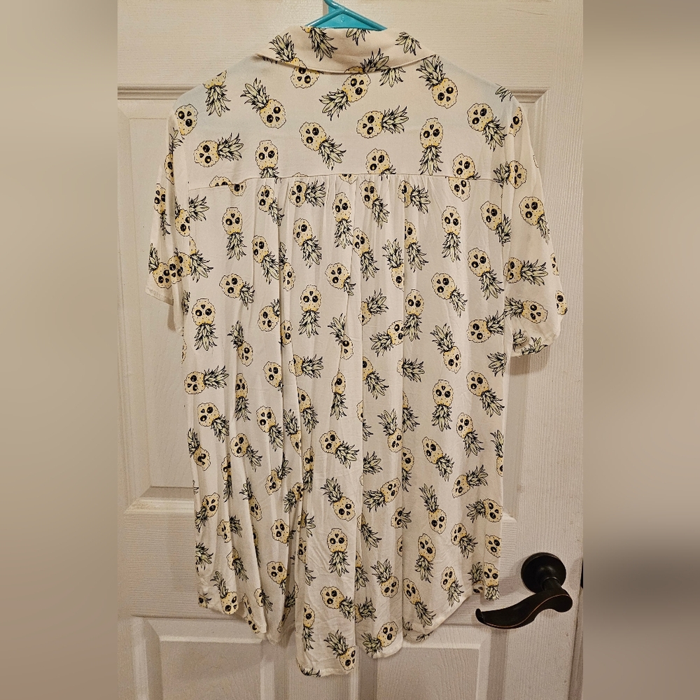 Torrid EUC White Skull and Pineapple Print Shirt - Picture 2 of 10